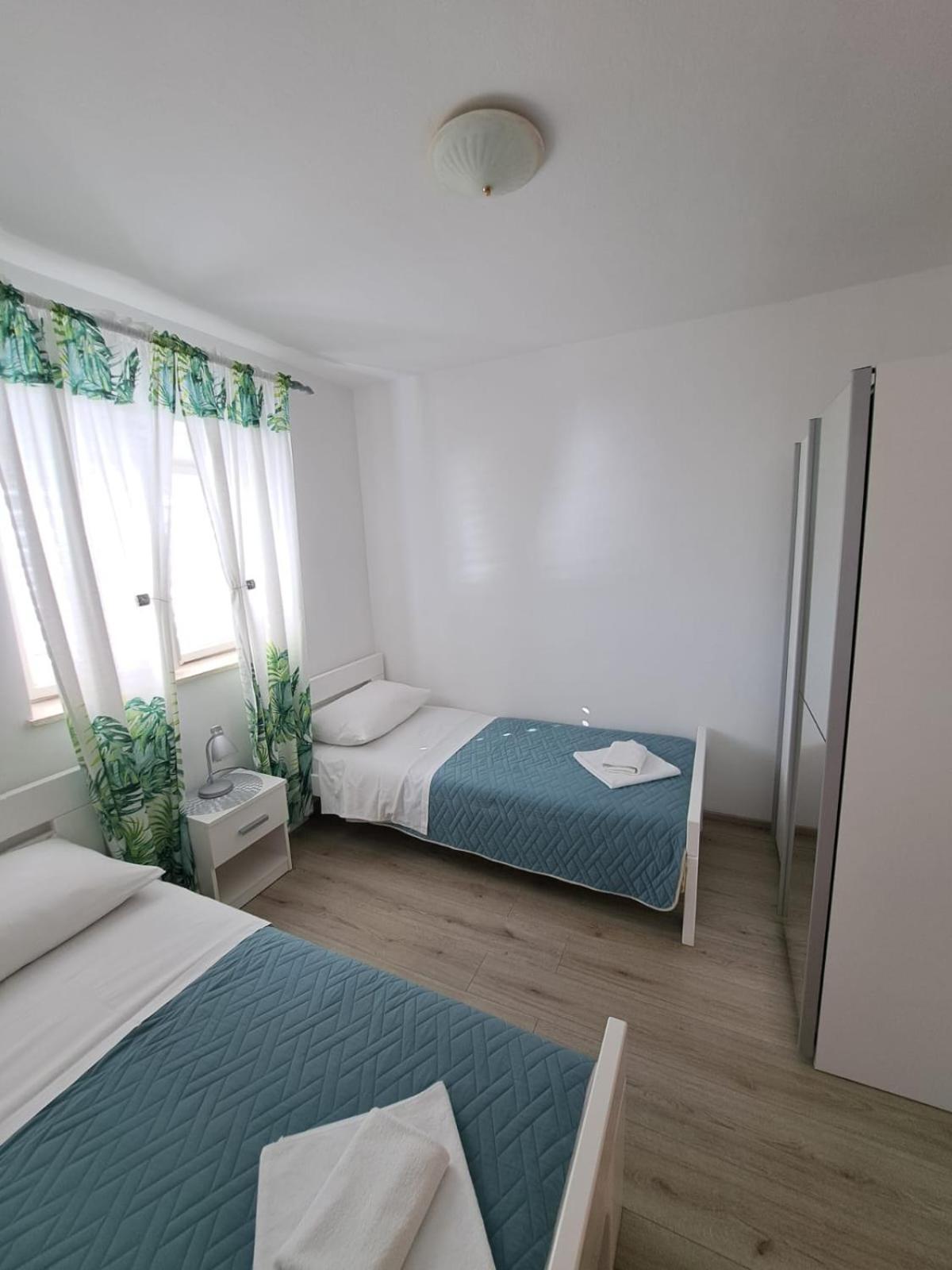Apartman Leon Оміш Екстер'єр фото
