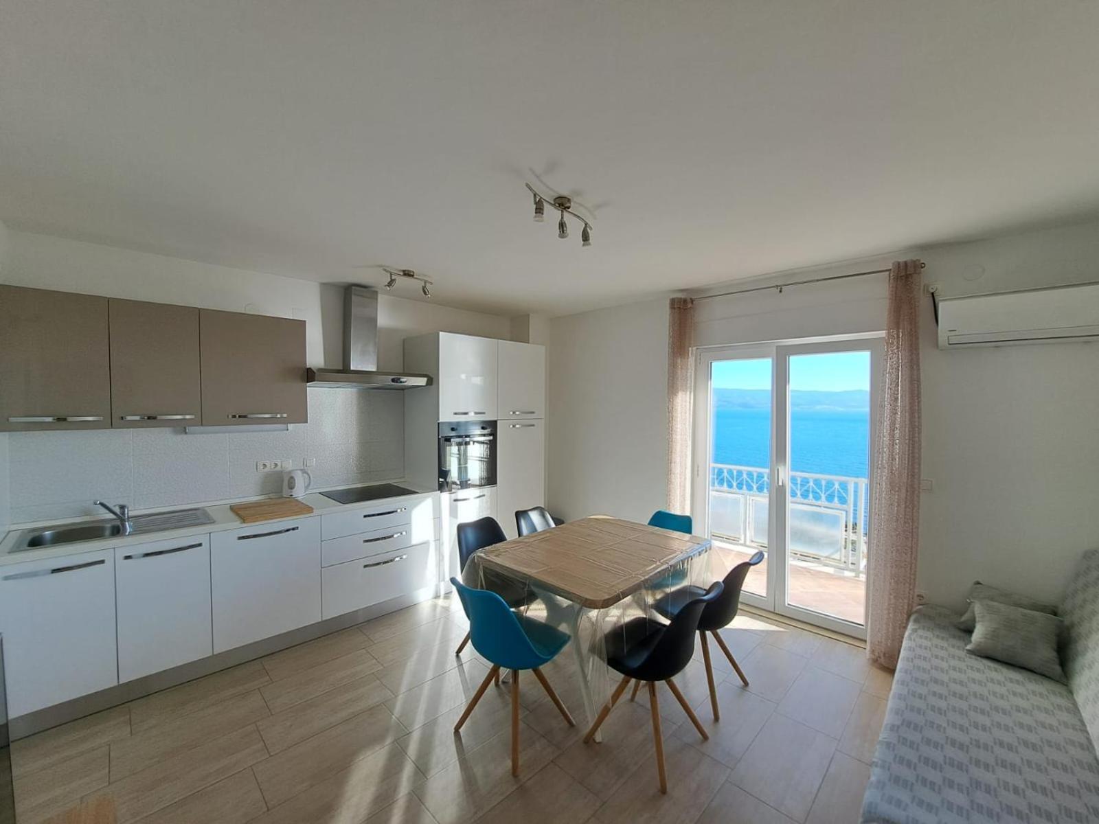 Apartman Leon Оміш Екстер'єр фото