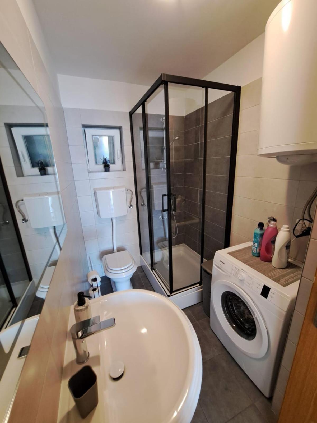 Apartman Leon Оміш Екстер'єр фото