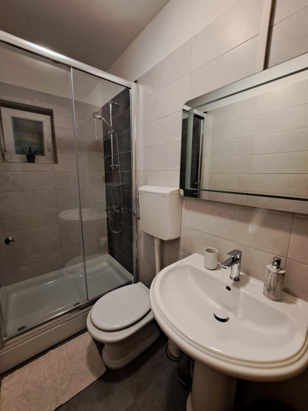 Apartman Leon Оміш Екстер'єр фото